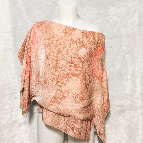 MM Couture Tops - NWOT Couture Rayon Silk Top Shawl Gorgeous! LG